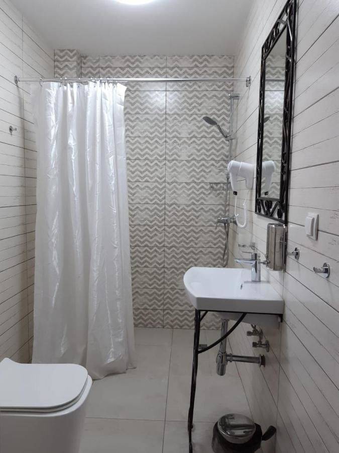 Фотографии номера Трехместный номер с балконом в Отеле RIT Hotel Гагра